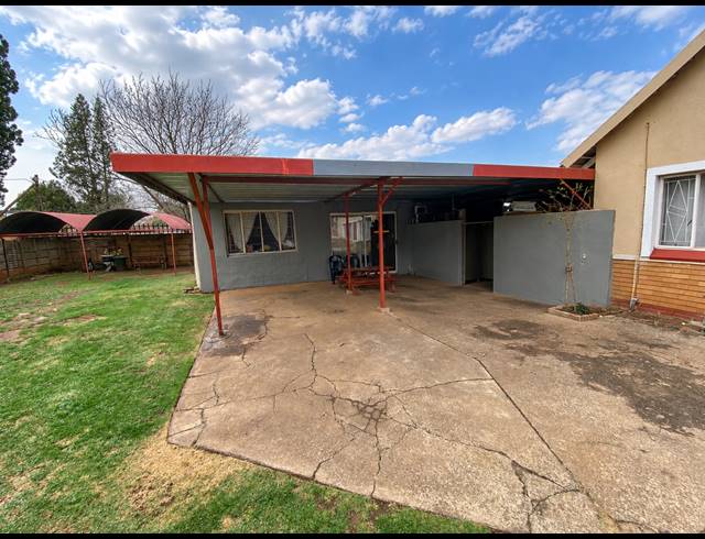 3 BEDROOM HOUSE FOR SALE IN VANDERBIJLPARK CE 2